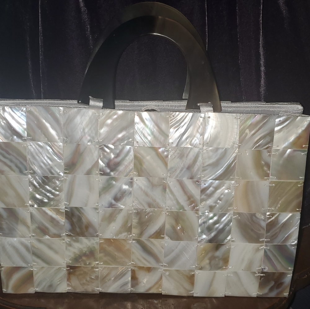 Tiled tote